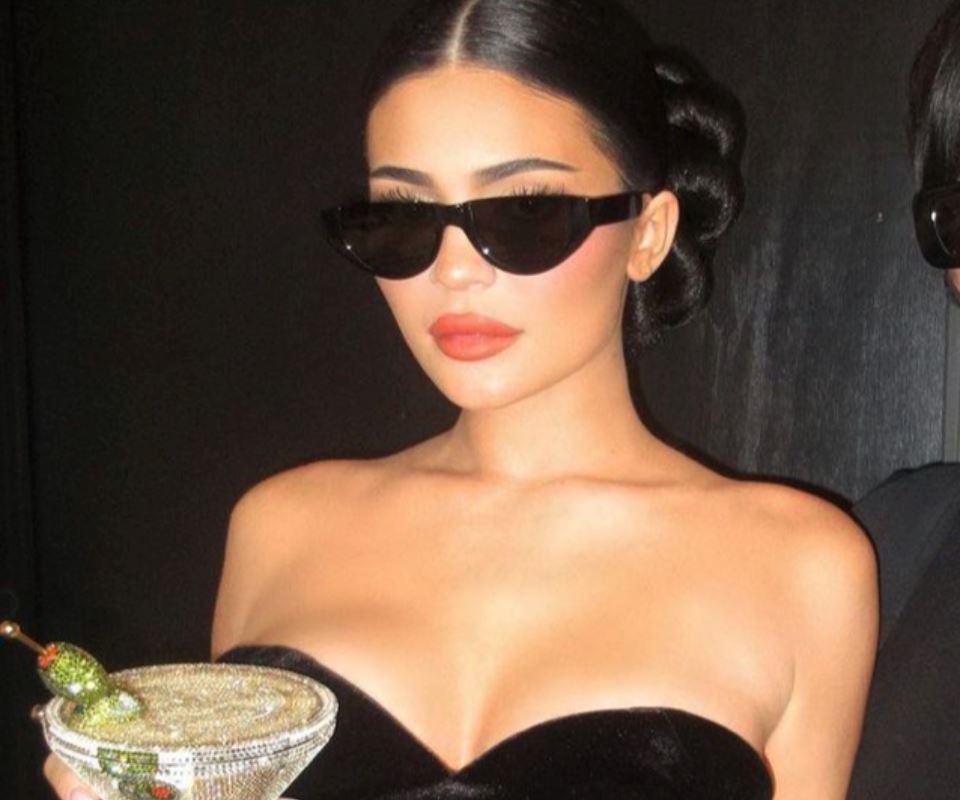 Bottega Veneta Acetate Mask Sunglasses worn by Kylie Jenner as seen in The  Kardashians (S02E07)